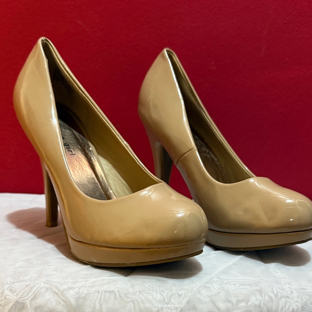 Madden Girl Elegant Tan Women's Heels